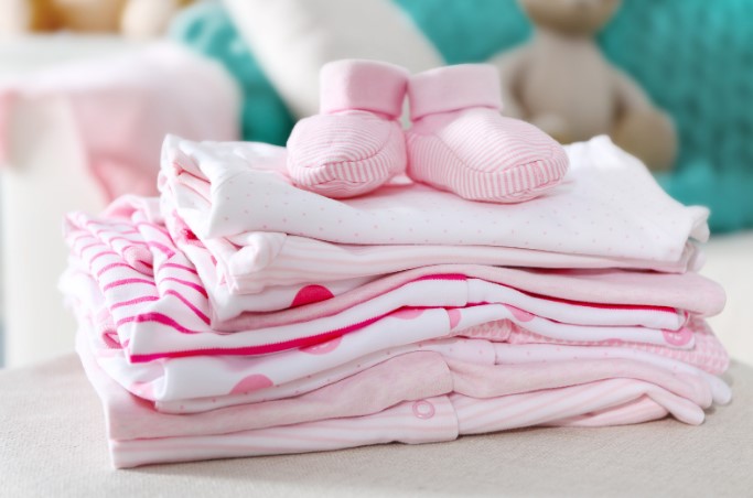 Как выбрать удобную одежду для младенца